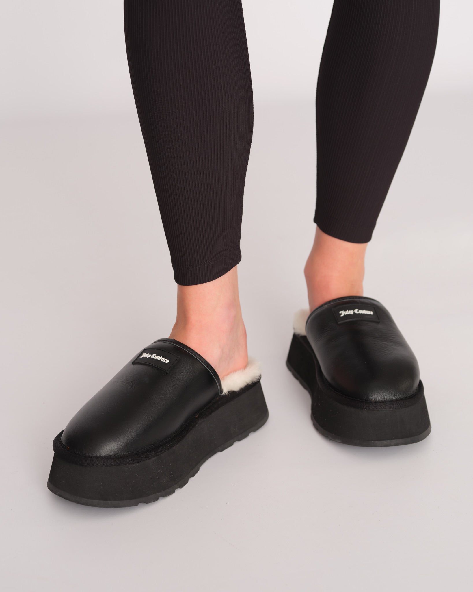 Caggie Sheepskin Clogg Black - Juicy Couture Scandinavia